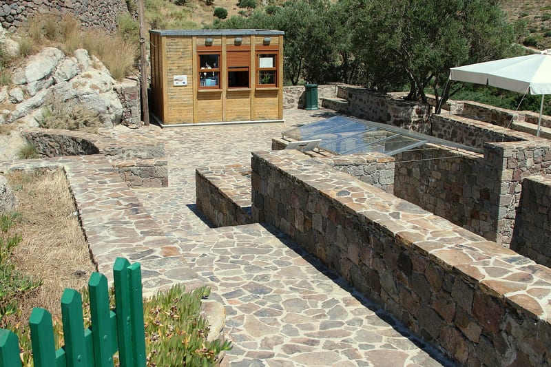 Early Christian catacombs context on Milos